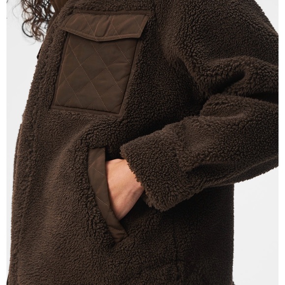 Alo Sherpa Edge Shacket in Espresso - Picture 3 of 7